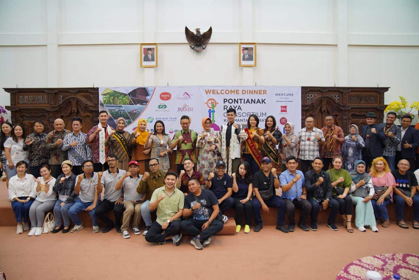 Foto bersama dengan seluruh rombongan Pemkot Surakarta (Solo). (Foto: Prokopim Pontianak)