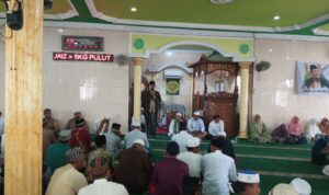 Suasana acara Maulid Nabi Muhammad SAW di Masjid Besar Baiturrahim, Desa Sungai Kakap. (Foto: Reza Aurli Firmansyah/Mahasiswa PPL IAIN Pontianak 2023)