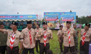 Wakil Bupati Kapuas Hulu, Wahyudi Hidayat membuka bumi perkemahan Banner Betuah di Boyan Tanjung. (Foto: Ishaq)