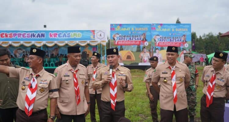 Wakil Bupati Kapuas Hulu, Wahyudi Hidayat membuka bumi perkemahan Banner Betuah di Boyan Tanjung. (Foto: Ishaq)