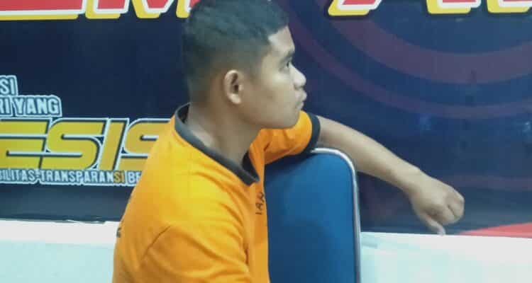Pelaku berinisial RF (28 tahun) saat dihadirkan di Ruang Rupatama Polres Mempawah, Selasa (26/09/2023). (Foto: FikA)