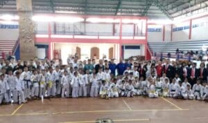 Foto bersama peserta Festival Kata dan Open Turnamen Karate Inkanas se-Kalimantan Barat. (Foto: Ishaq)