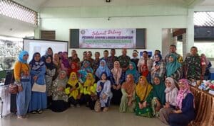 Foto bersama peserta loka karya kesehatan di Gedung Koramil, Kecamatan Pontianak Barat, Kota Pontianak, Jumat (29/09/2023). (Foto: Firman & Dinda/Mahasiswa PPL IAIN Pontianak)
