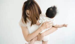 Mengenal Penyebab dan Cara Mengatasi Baby Blues yang Dialami Ibu Setelah Melahirkan 4