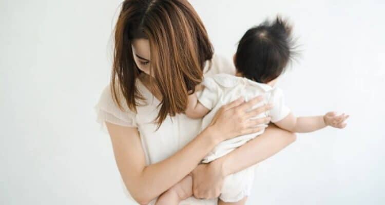 Mengenal Penyebab dan Cara Mengatasi Baby Blues yang Dialami Ibu Setelah Melahirkan 1