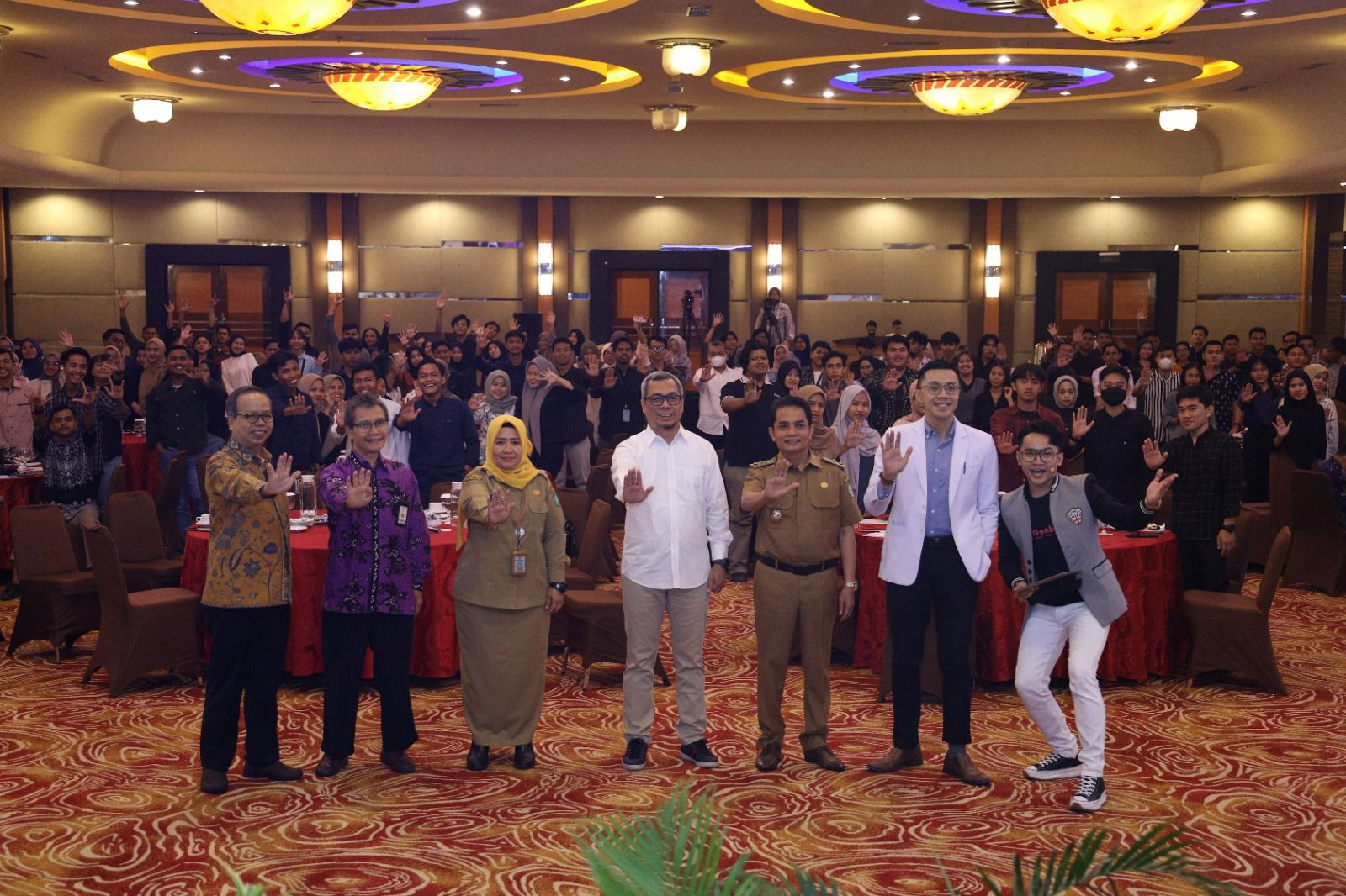 Foto bersama para narasumber dan peserta Genbest Talk. (Foto: Kominfo Pontianak)