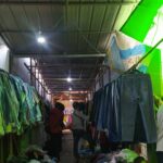 Aktivitas jual beli lelong di Pasar Tengah. (Foto: Dinda Rahmi Dwi Putri/Mahasiswa PPL IAIN Pontianak 2023)