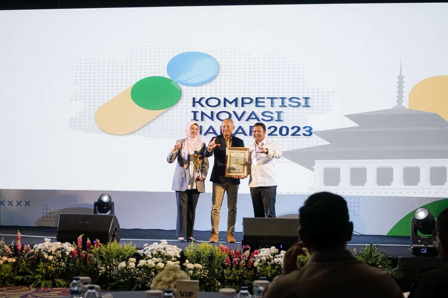 bank bjb juarai ajang KIJB 2023 kategori BUMN/BUMD di Jawa Barat. (Foto: bank bjb)