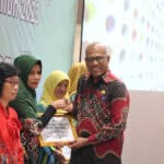 Penyerahan penghargaan kepada Sekolah Adiwiyata se-Kalimantan Barat Tahun 2023, di Hotel Mercure Pontianak, Kamis (05/10/2023). (Foto: Biro Adpim For KalbarOnline.com)