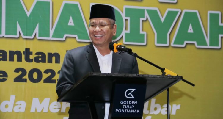 Pj Gubernur Kalimantan Barat, Harisson memberikan kata sambutan pada pengukuhan Pimpinan Wilayah (PW) Pemuda Muhammadiyah Kalimantan Barat periode 2023 - 2027. (Foto: Biro Adpim For KalbarOnline.com)
