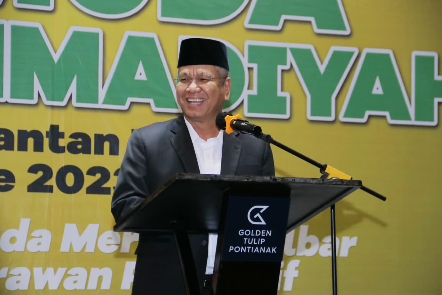 Pj Gubernur Kalimantan Barat, Harisson memberikan kata sambutan pada pengukuhan Pimpinan Wilayah (PW) Pemuda Muhammadiyah Kalimantan Barat periode 2023 - 2027.(Foto: Biro Adpim For KalbarOnline.com)