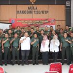 Foto bersama dalam kegiatan Peningkatan Kemampuan Aparat Komando Kewilayahan Tersebar Tahun 2023, di Aula Makodim 1203 Ketapang. (Foto: Adi LC)