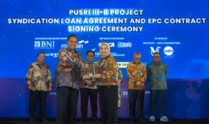 Foto bersama usai penandatanganan Perjanjian Kredit Pendanaan Proyek Pabrik Pusri IIIB dengan PT Pusri Palembang, di Ballroom The Langham Hotel Jakarta, Jumat (13/10/2023). (Foto: bank bjb)