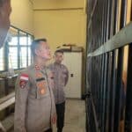 Kapolres Kapuas Hulu, AKBP Hendrawan melakukan kontrol penjagaan dan ruang tahanan, di Mapolres Kapuas Hulu, Sabtu (14/10/2023). (Foto: Ishaq)