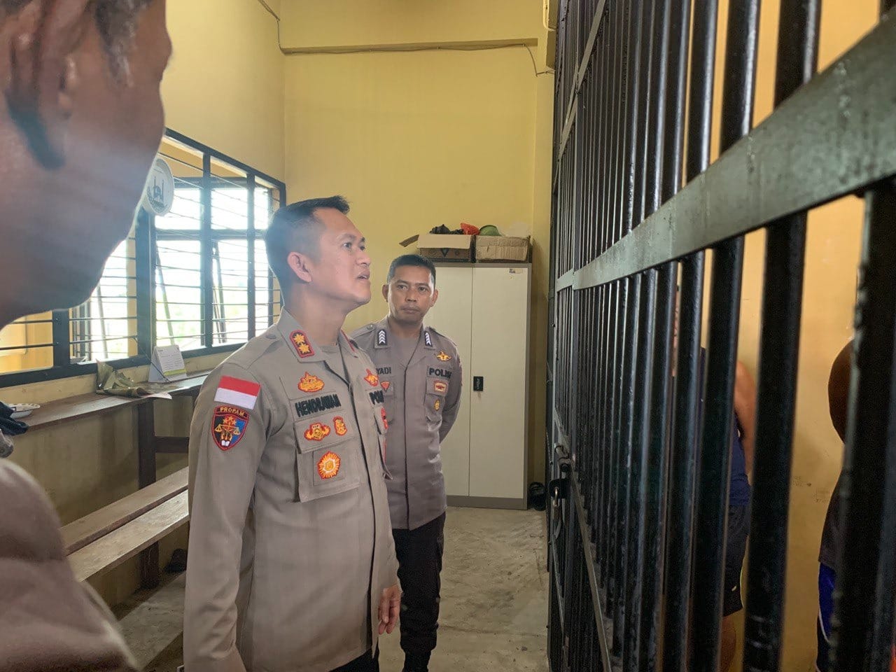Kapolres Kapuas Hulu, AKBP Hendrawan melakukan kontrol penjagaan dan ruang tahanan, di Mapolres Kapuas Hulu, Sabtu (14/10/2023). (Foto: Ishaq)
