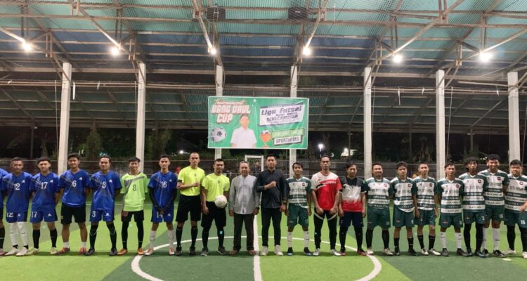Foto bersama pada Turnamen Bang Daul Cup Season I  Liga Futsal Antar Dusun se-Kecamatan Rasau Jaya, Sungai Raya dan Kubu Kabupaten Kubu Raya. (Foto: Jauhari)