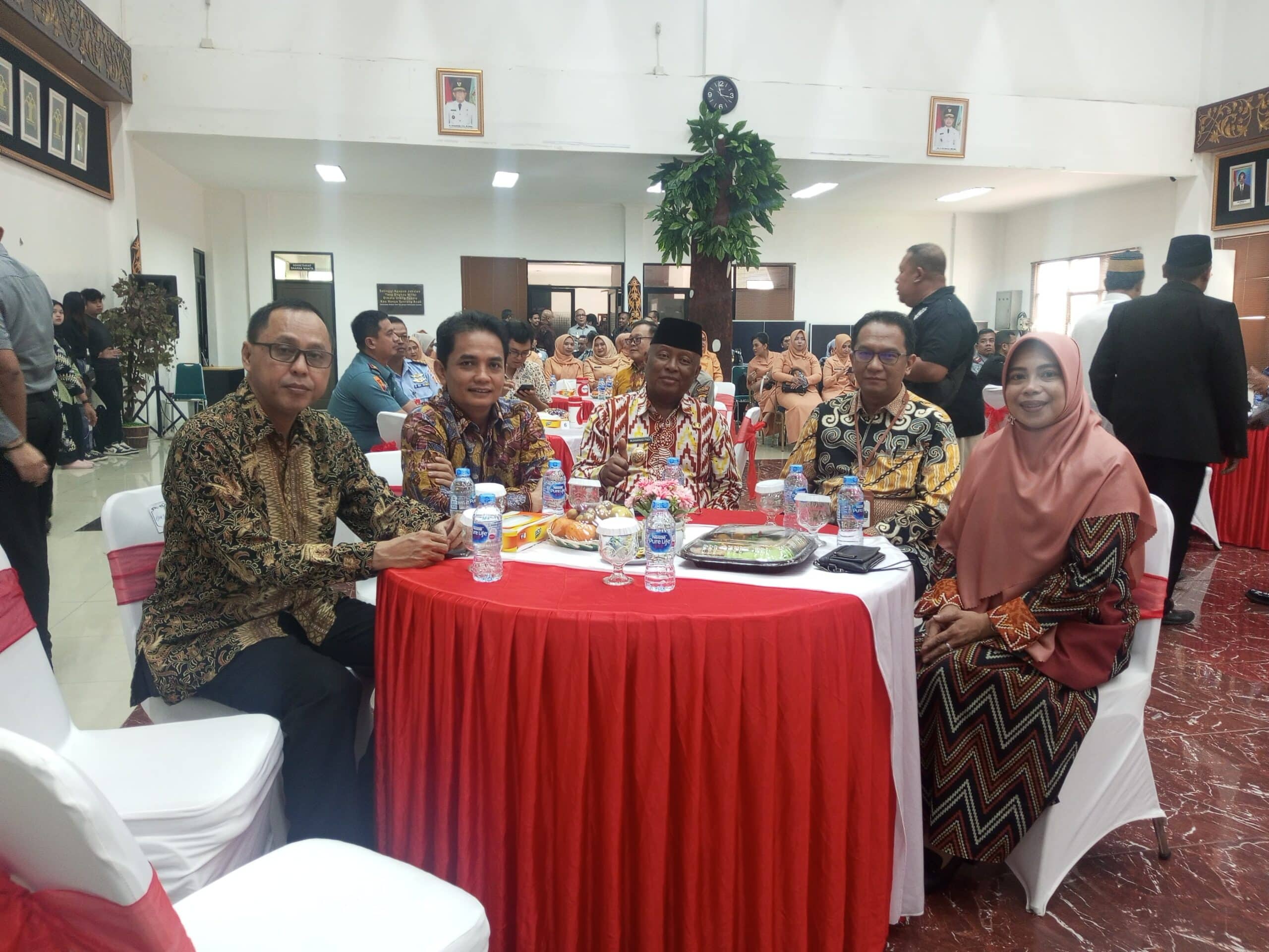 Para tamu undangan menghadiri kegiatan "Pengantar Tugas Kepala Divisi Keimigrasian" di Aula Kanwil KemenkumHAM Kalbar, Kamis (19/10/2023). (Foto: Muhammad Fakhri Humami/Mahasiswa PPL IAIN Pontianak 2023)