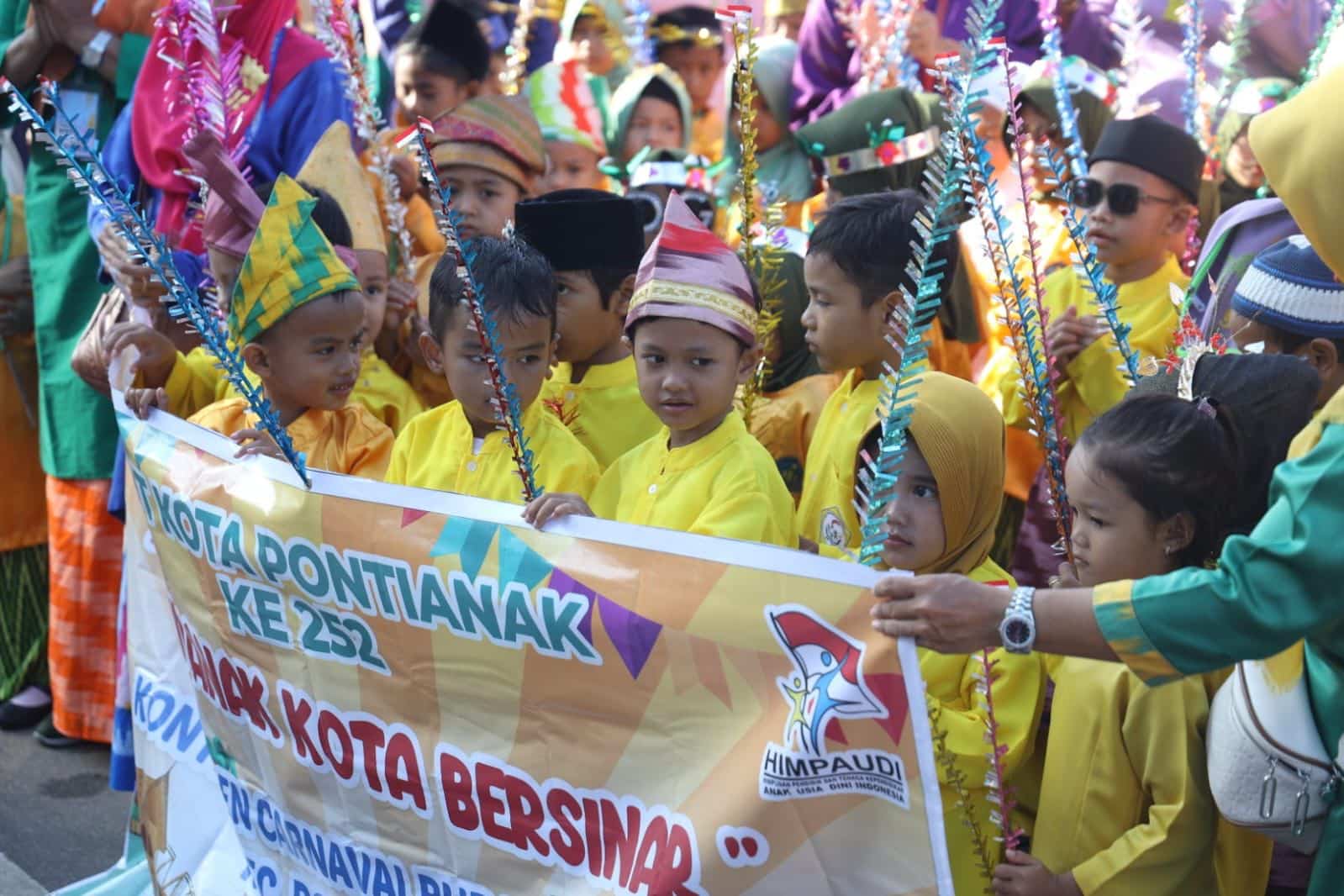 Peserta Karnaval Budaya yang berasal dari anak-anak PAUD se-Kota Pontianak. (Foto: Kominfo/Prokopim Pontianak)