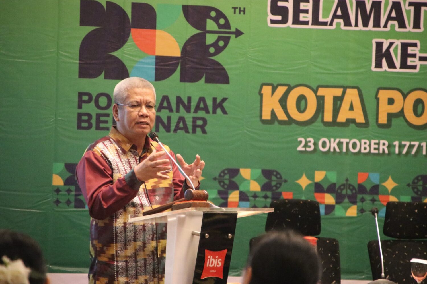 Pj Gubernur Kalbar, Harisson memberikan kata sambutan dalam acara Konsolidasi Organisasi Cabang se-Kalimantan Barat IIDI, Sabtu (21/10/2023), di Hotel Ibis Pontianak. (Foto: Jauhari)
