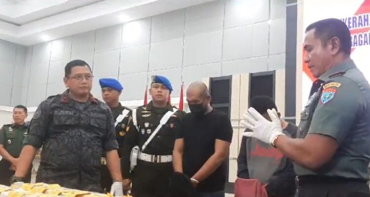 Konferensi pers pengungkapan kasus penyelundupan narkotika jenis sabu seberat 15,75 kg di perbatasan Indonesia-Malaysia. (Foto: Indri)