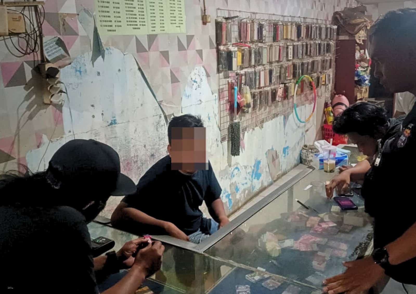 Pelaku MR (31 tahun) ditangkap oleh Kepolisian Resor (Polres) Kubu Raya, Sabtu (23/9/2023) malam sekira pukul 23.20 WIB. (Foto: Polres Kubu Raya)