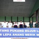 Wakil Bupati Kapuas Hulu, Wahyudi Hidayat menutup Turnamen Kapuas Hulu Hebat di GOR Uncak Kapuas, Kamis (02/11/2023). (Foto: Ishaq)