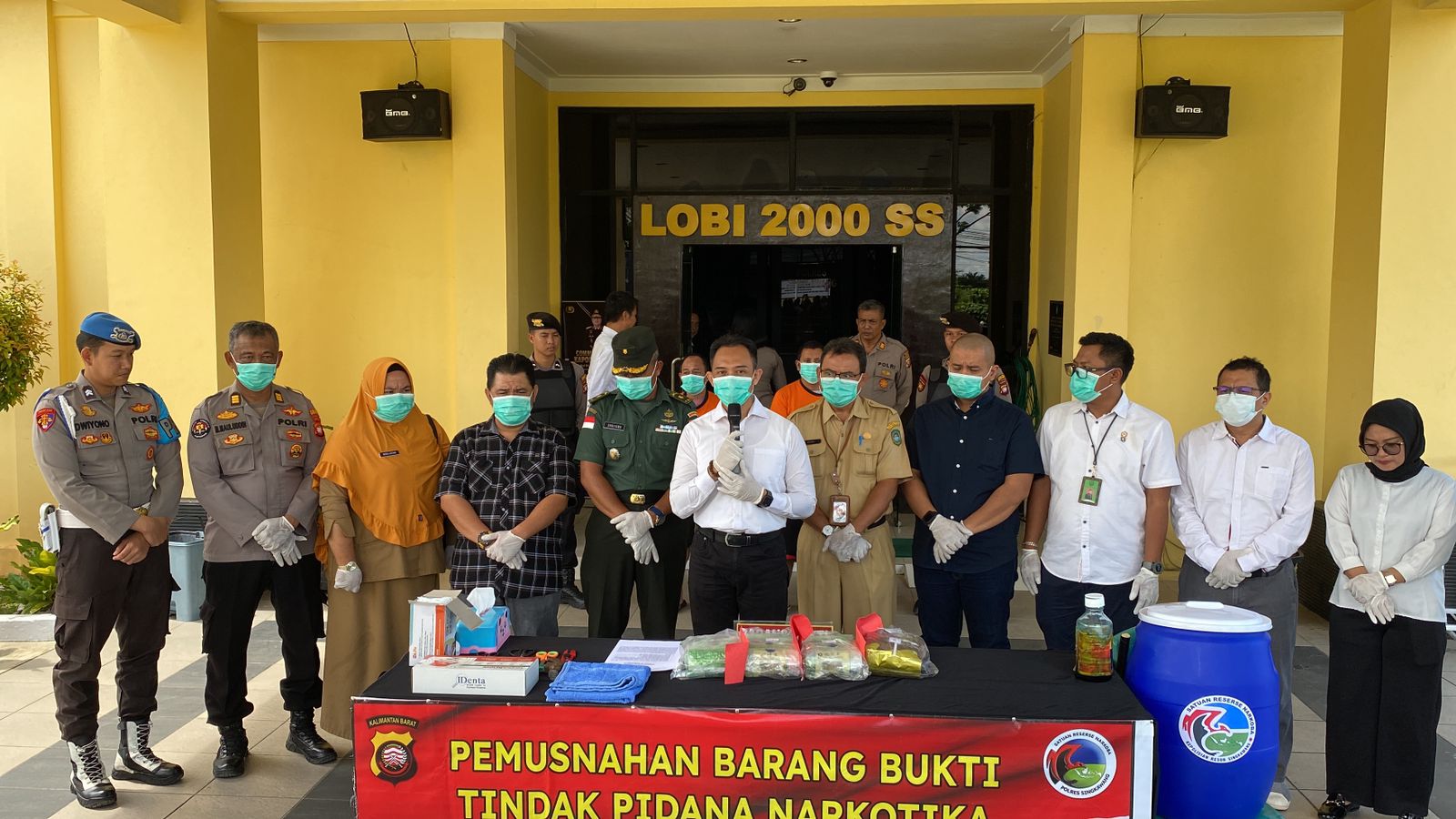 Pemusnahan barang bukti sabu di Mako Polres Singkawang, Senin (06/11/2023). (Foto: Jauhari)