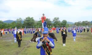 Pembukaan kejuaraan sepak bola dan bola voli antar pelajar tingkat SMP/MTs se-Kabupaten Kayong Utara, di Lapangan Persikara Kecamatan Sukadana, Selasa (07/11/2023). (Foto: Dok. Prokopim/Santo)