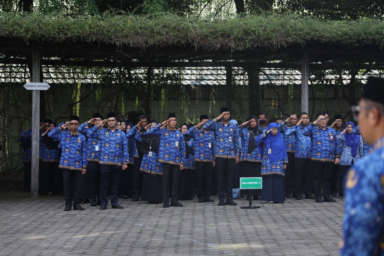 ASN di lingkungan Pemerintah Kota Pontianak mengikuti Upacara Peringatan Hari Pahlawan. (Foto: Kominfo/Prokopim Pontianak)