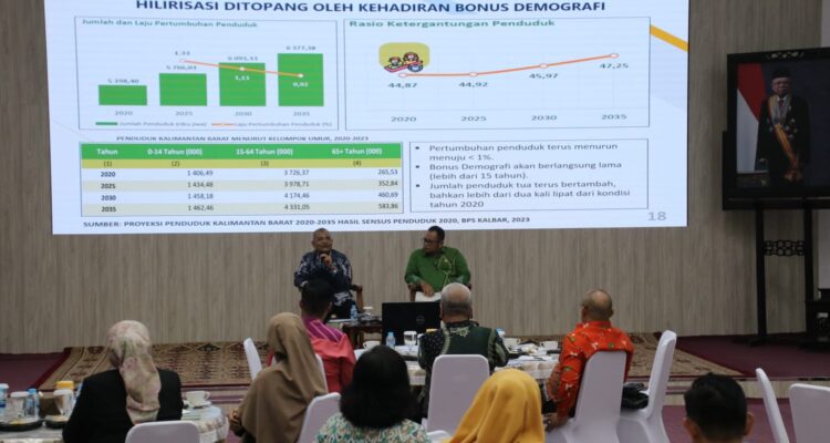 Suasana diskusi terbatas bertema “Pentingnya Respon Kebijakan” di Balai Petitih Kantor Gubernur Kalbar, Jumat (10/11/2023). (Foto: Jauhari)