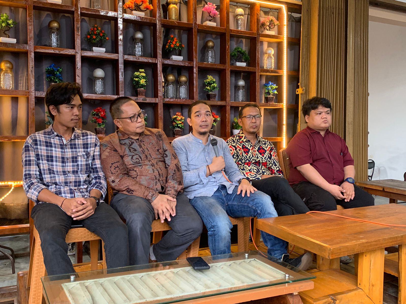 Konferensi pers dukungan Aliansi Aktivis Lintas Generasi di Pontianak terhadap Ketua BEM UI, Melki. (Foto: Indri)