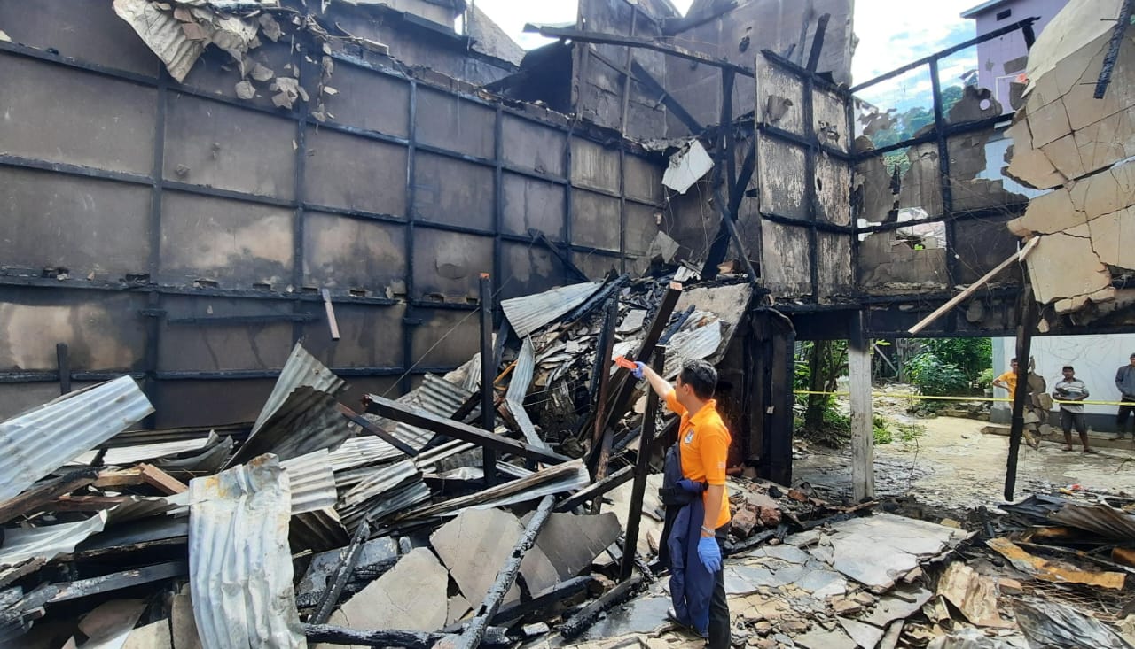 Kondisi enam unit ruko di Kecamatan Batu Ampar Kabupaten Kubu Raya yang terbakar pada Senin (13/11/2023). (Foto: Jauhari)