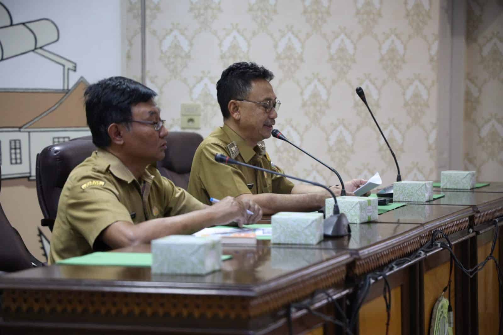 Suasana Rapat koordinasi kasus DBD di Aula Rohana Muthalib Bappeda Kota Pontianak, Selasa (14/11/2023). (Foto: Kominfo/Prokopim Pontianak)
