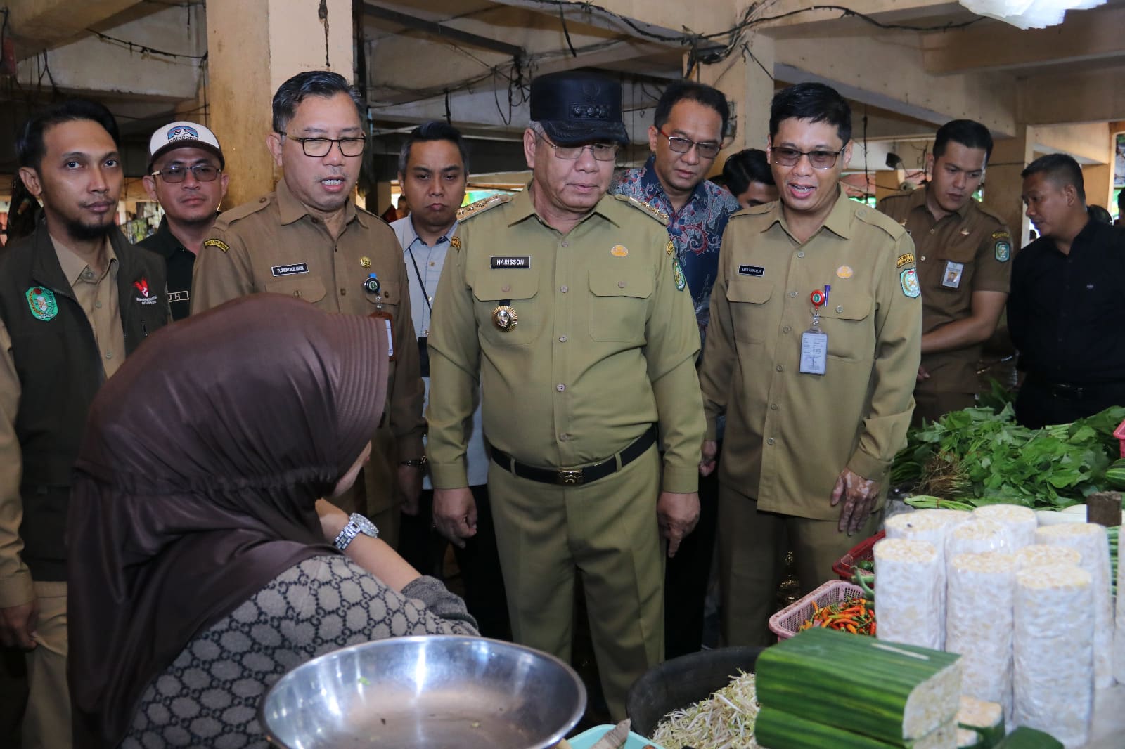 Pj Gubernur Kalbar, Harisson mengunjungi Pasar Dahlia Pontianak, Selasa (14/11/2023). (Foto: Jauhari)