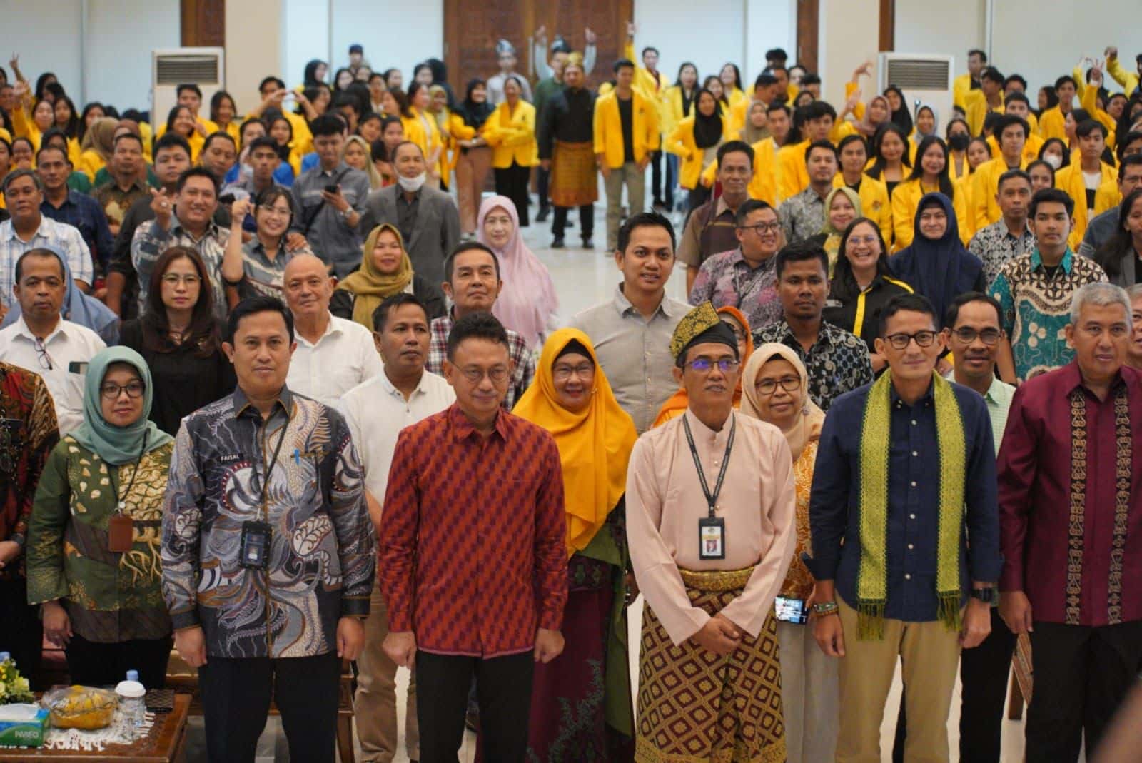 Foto bersama peserta kuliah umum. (Foto: Prokopim Pontianak)