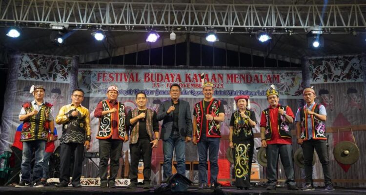 Bupati Kapuas Hulu Tutup Festival Budaya Kayaan Mendalam. (Foto: Ishaq)