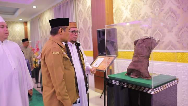 Pameran artefak atau benda peninggalan Rasulullah Nabi Muhammad SAW dan para sahabatnya, di Aula Masjid Agung Al-Ikhlas Ketapang. (Foto: Adi LC)