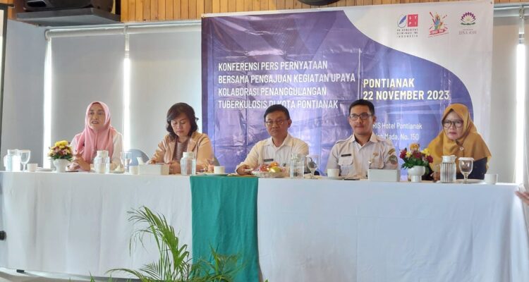 Konferensi Pers Upaya Kolaborasi Penanggulangan Tuberkulosis Kota Pontianak, di Hotel Harris Jalan Gajah Mada, Rabu (22/11/2023). (Foto: kominfo pontianak)