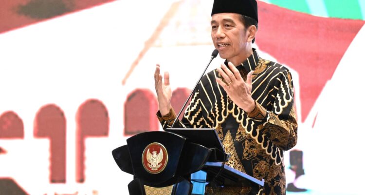 Presiden Jokowi memberikan sambutan dalam acara pembukaan Kongres HMI ke-32 dan Munas Kohati ke-25 tahun 2023 di Provinsi Kalimantan Barat. (Foto: Historia HMI/KalbarOnline.com)
