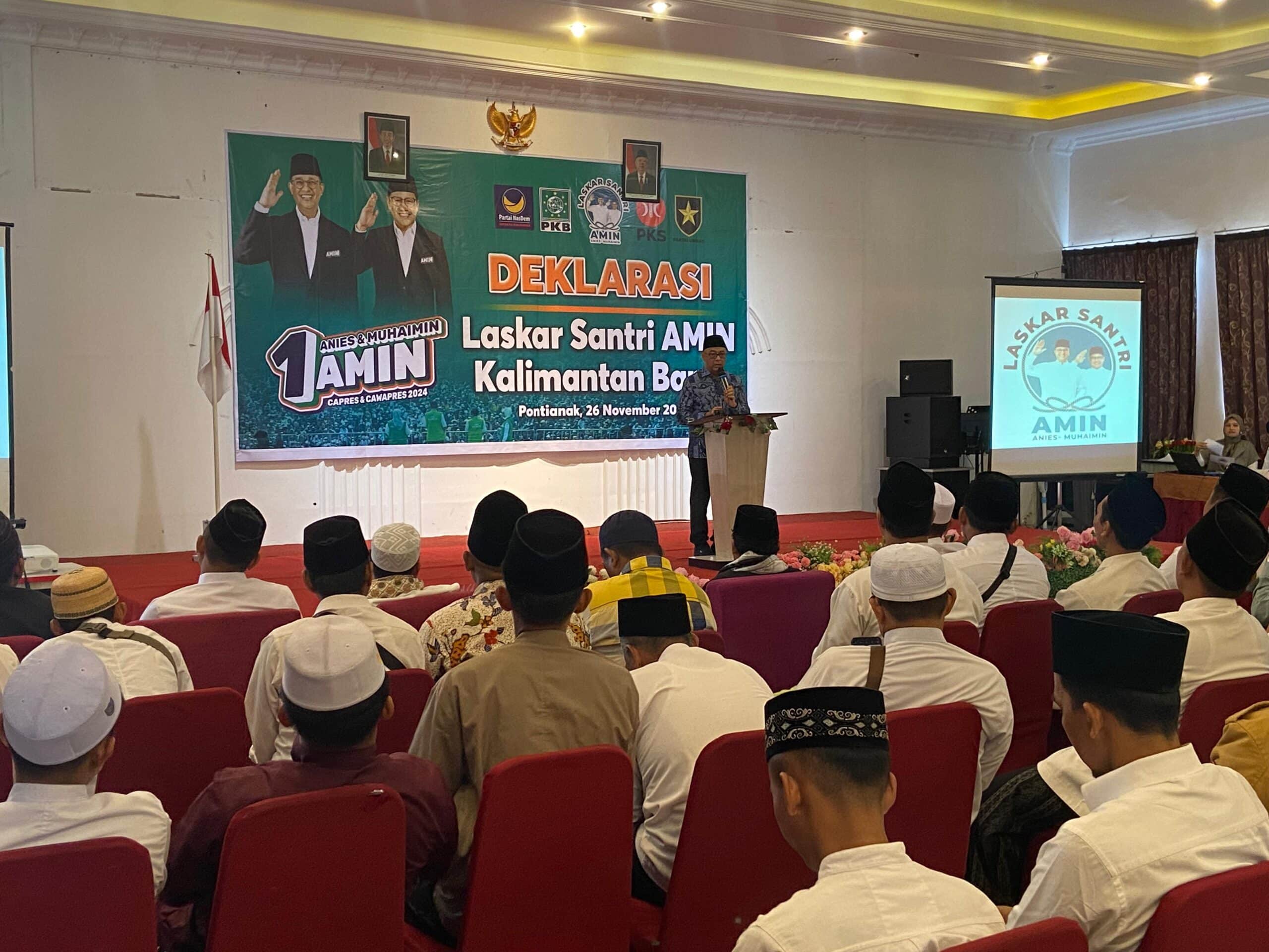 Momen deklarasi dukungan pasangan AMIN oleh Laskar Santri Kalimantan Barat, di salah satu hotel di Pontianak, Minggu (26/11/2023). (Foto: Jauhari)