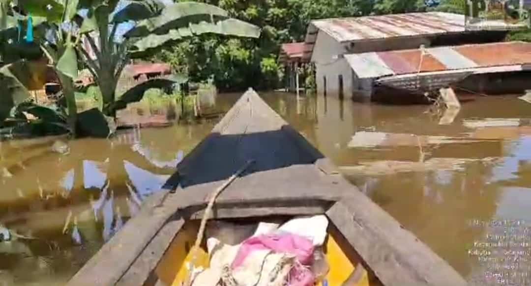 Kondisi pemukiman warga di Kecamatan Sandai yang terendam air. (Foto: Adi LC)