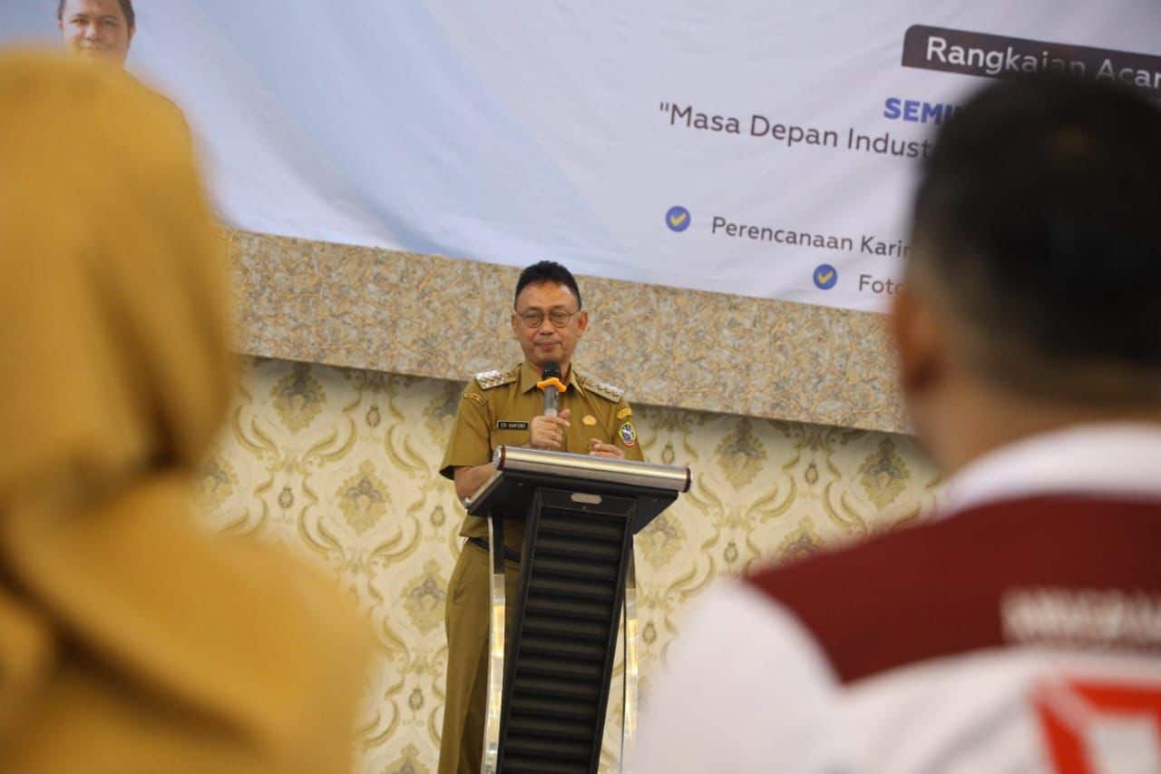 Wali Kota Pontianak, Edi Rusdi Kamtono membuka Job Fair Kota Pontianak 2023 di Universitas Muhammadiyah. (Foto: Kominfo Pontianak)