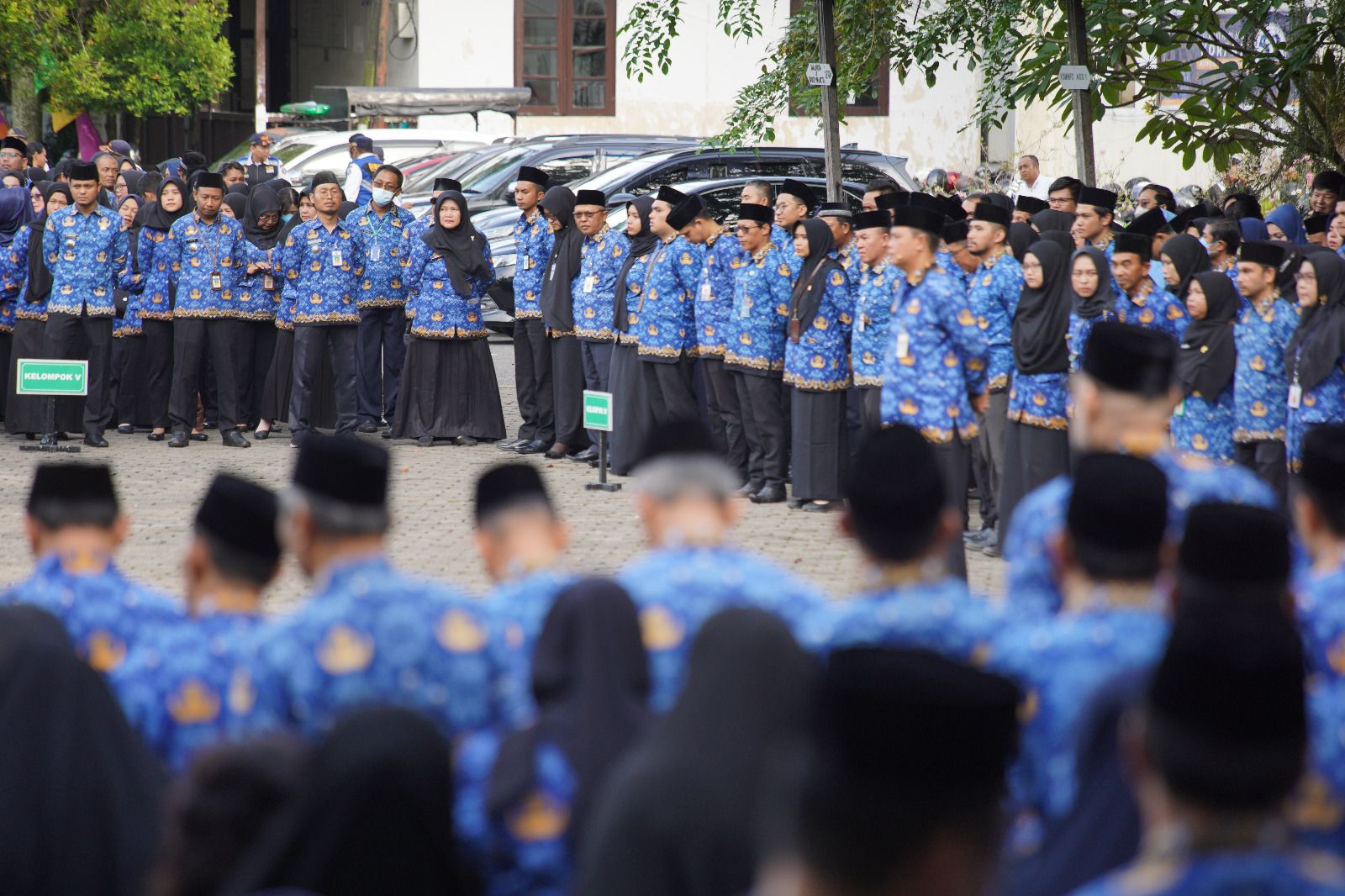 ASN di lingkungan Pemkot Pontianak mengikuti upacara HUT ke-52 Korpri dengan khidmat. (Foto: Kominfo/Prokopim Pontianak)