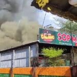 Rumah makan Sop Iga Mak Garang terbakar di Jalan Gusti Hamzah (Pancasila) Pontianak. (Foto: Jauhari)