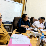 Pj Bupati Kayong Utara, Romi Wijaya memimpin asistensi APBD 2024 bersama kepala OPD terkait. (Foto: Prokopim)