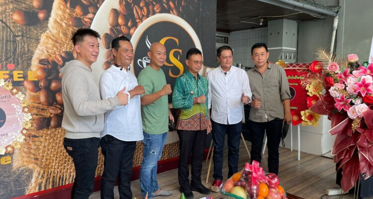 Wali Kota Pontianak, Edi Rusdi Kamtono meresmikan Grand Opening Grill and Dimsum Nusantara di Jalan WR Supratman. (Foto: Kominfo/Prokopim Pontianak)