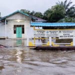 Kondisi banjir di Desa Ulak Medang, Kecamatan Muara Pawan, Kabupaten Ketapang (Foto: Adi LC)