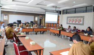 Rapat Evaluasi Rancangan Perda tentang Anggaran Pendapatan dan Belanja Daerah (APBD) Tahun Anggaran 2024, di Ruang Rapat Badan Keuangan dan Aset Daerah (BKAD) Provinsi Kalimantan Barat, Selasa, (05/12/2024). (Foto: Prokopim)