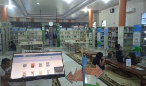 Koleksi buku-buku yang dimiliki Dinas Perpustakaan dan Kearsipan Kota Pontianak. (Foto: Kominfo Pontianak)