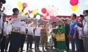Pelepasan balon menandai dimulainya Ajang Kompetisi Seni dan Olahraga Madrasah (Aksioma). (Foto: Kominfo/Prokopim Pontianak)